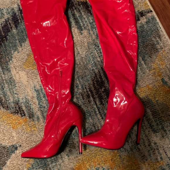 Red patent leather boots - Picture 2 of 3